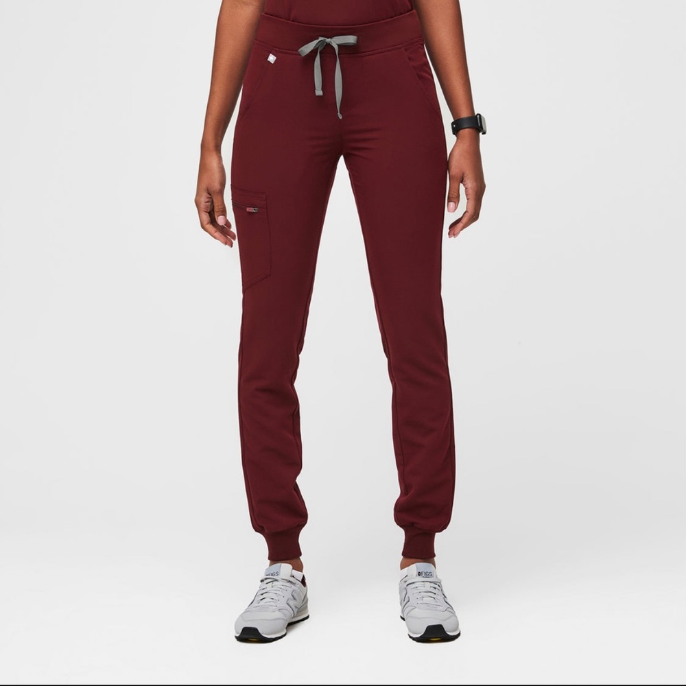Figs Small Petite Burgundy Zamora Jogger Scrub pants.